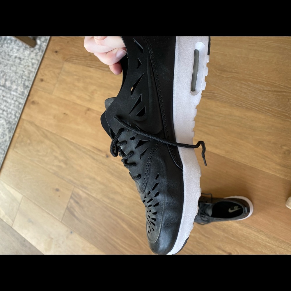 Leather Nike sneakers with cutout pattern size 9.5